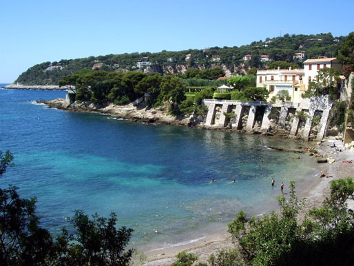 Saint Jean Cap Ferrat: villa, ville, pied dans l'eau, apartments, for sell